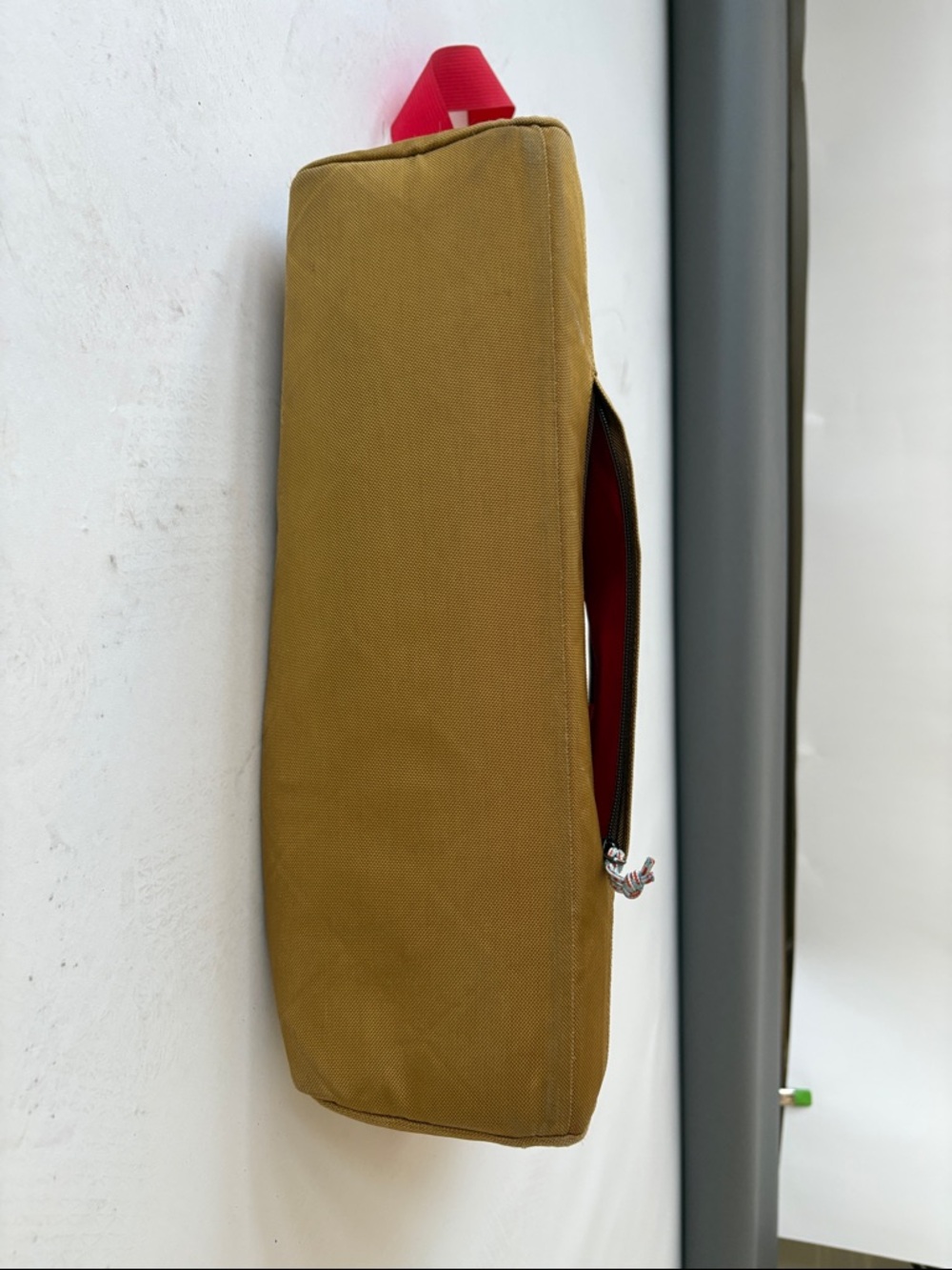 Patagonia laptop Bag in Mustard with Red Straps - Picture 12 of 12